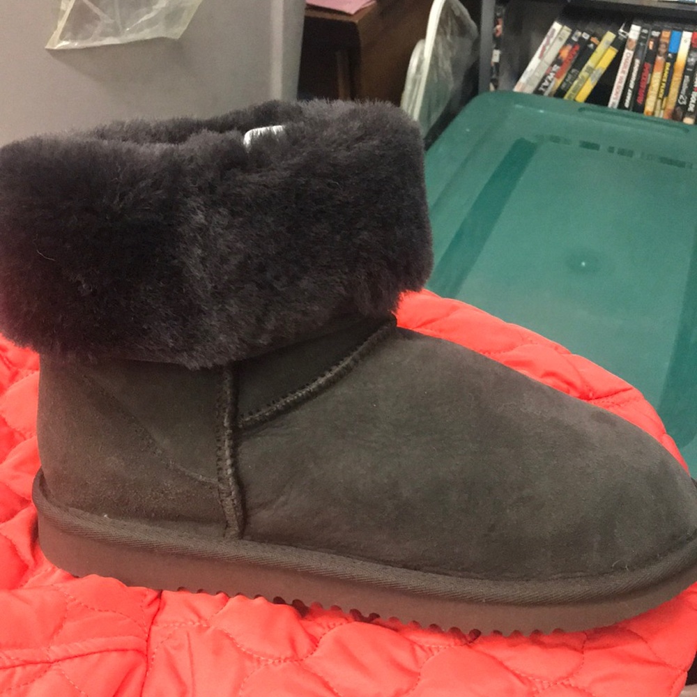 Brand New 💯 sheepskin boots
